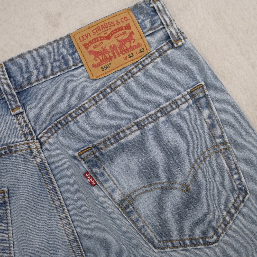 Levi's 550 Relaxed Fit Jeans Mens 32x32 Light Wash Blue Denim Straight Leg